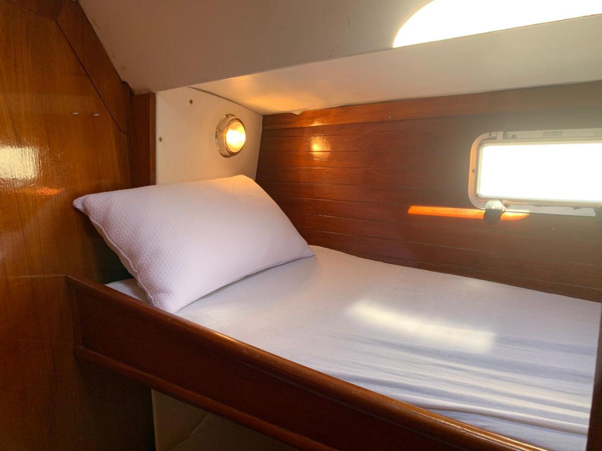 ホテル Nuit Sur Un Bateau ラ・ロシェル エクステリア 写真