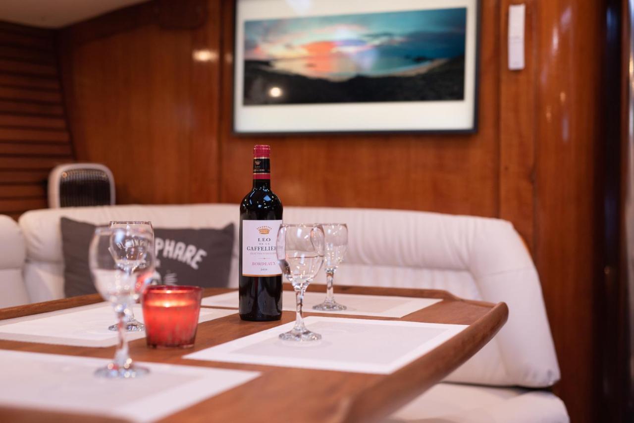 ホテル Nuit Sur Un Bateau ラ・ロシェル エクステリア 写真