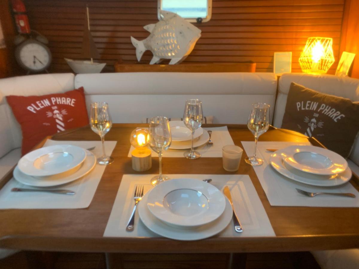 ホテル Nuit Sur Un Bateau ラ・ロシェル エクステリア 写真