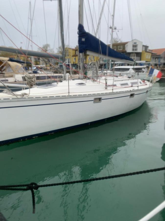 ホテル Nuit Sur Un Bateau ラ・ロシェル エクステリア 写真